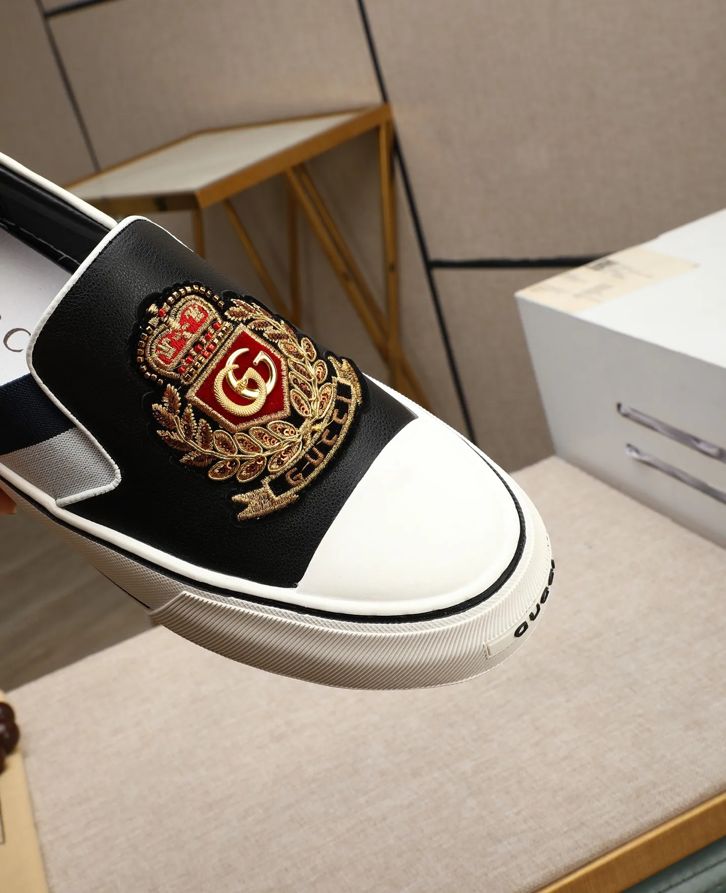 Men's shoes 💰460 GUCCI🔍🔍The latest models are on sale at the same time at the counter. Original calfskin imported from Italy, genuine leather lining, (high-end, extravagant, and classy) with exquisite workmanship. Soles: Original soles specially provided by the original factory. ⚠Exclusive double-layer movable molded soles are super comfortable⚠. Photos of the real thing🎬The real thing is even better🔍🔍"High quality·Follow the order" Code number 38-44